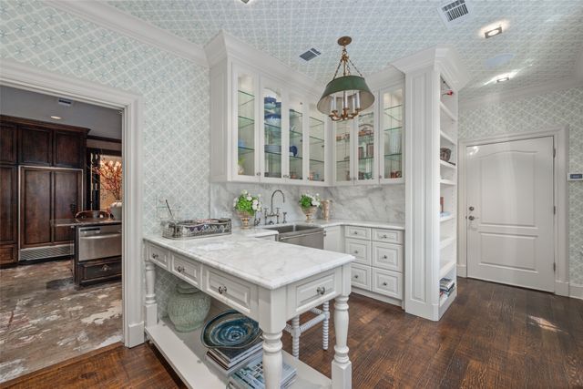 3717 Monticello Drive, Fort Worth, TX 76107