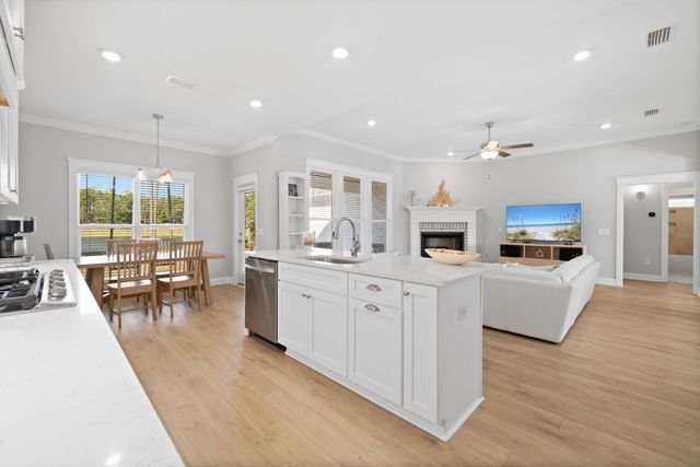 142 Mill Pond Cove, Freeport, FL 32439