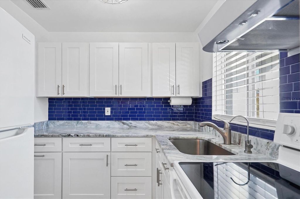 Image 11 of property listing at 1553 PLEASANT ROAD H27, Bradenton, FL 34207
