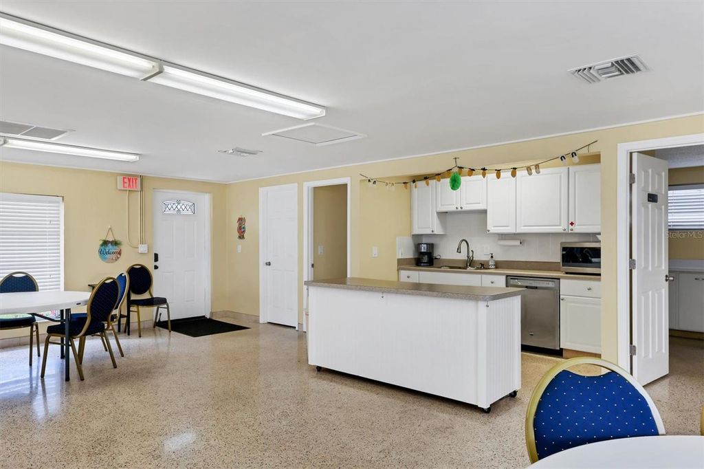 Image 20 of property listing at 1553 PLEASANT ROAD H27, Bradenton, FL 34207