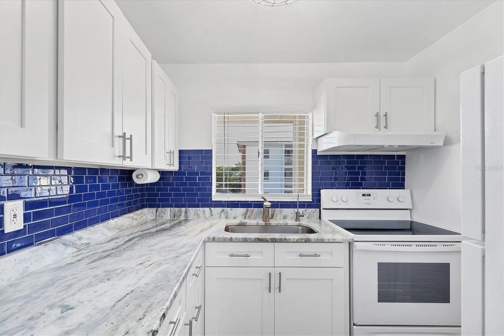 Image 10 of property listing at 1553 PLEASANT ROAD H27, Bradenton, FL 34207