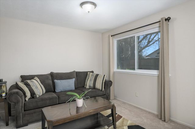 8714 Grayling Way, Sacramento, CA 95826