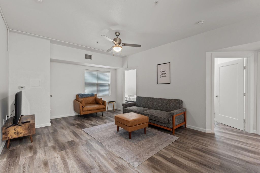 911 W 22nd ST 201, Austin, TX 78705