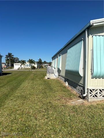 38 Island Lake LN, Naples, FL 34114