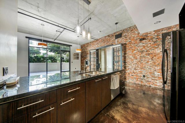 1050 Island 211, San Diego, CA 92101