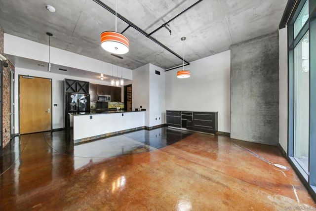 1050 Island 211, San Diego, CA 92101