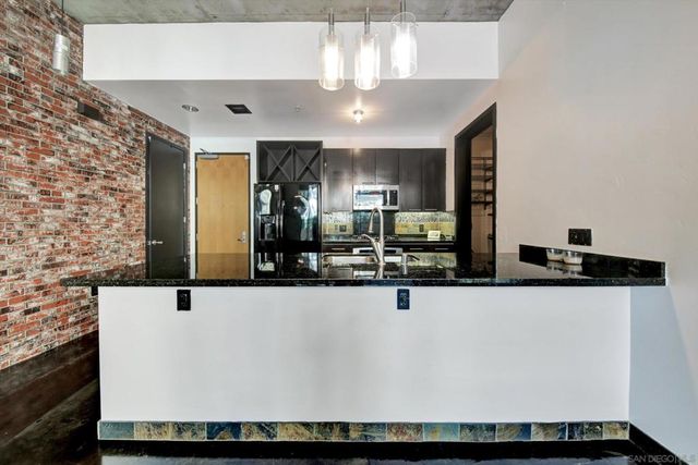 1050 Island 211, San Diego, CA 92101