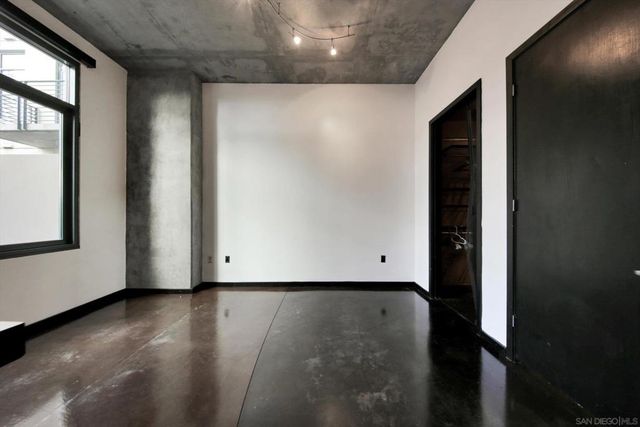 1050 Island 211, San Diego, CA 92101