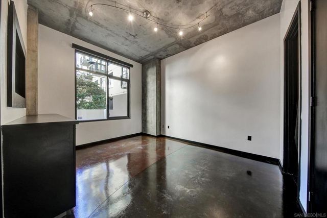 1050 Island 211, San Diego, CA 92101