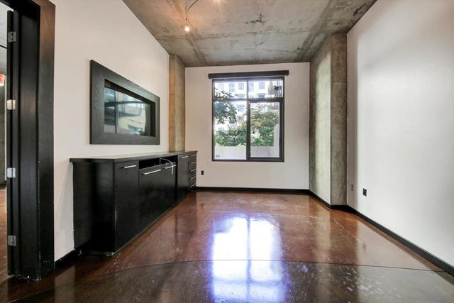 1050 Island 211, San Diego, CA 92101