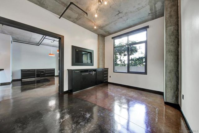 1050 Island 211, San Diego, CA 92101