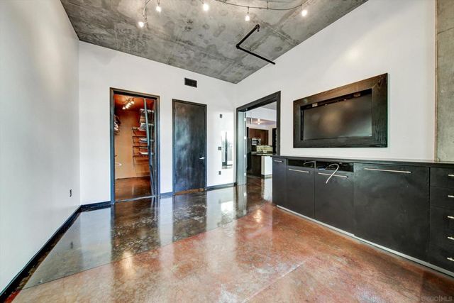 1050 Island 211, San Diego, CA 92101