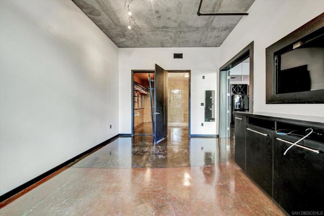 1050 Island 211, San Diego, CA 92101