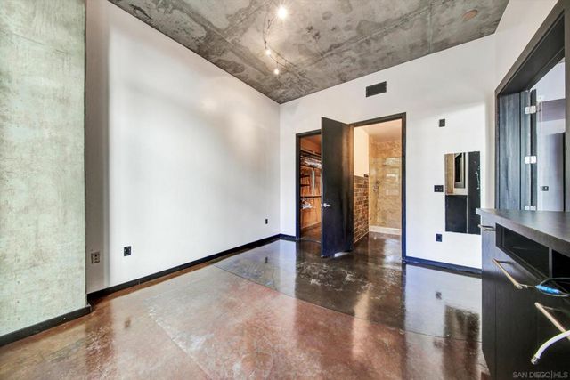 1050 Island 211, San Diego, CA 92101