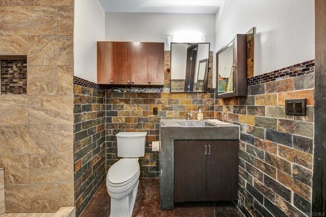 1050 Island 211, San Diego, CA 92101
