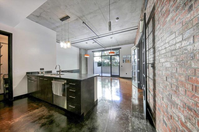 1050 Island 211, San Diego, CA 92101
