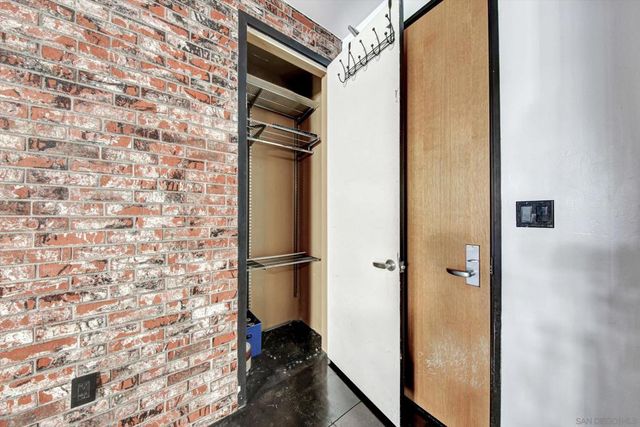 1050 Island 211, San Diego, CA 92101