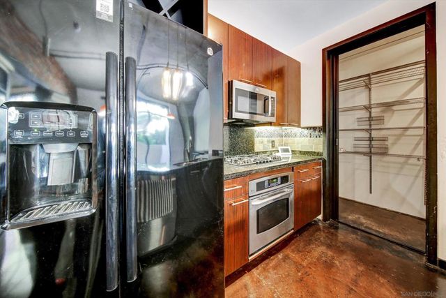 1050 Island 211, San Diego, CA 92101