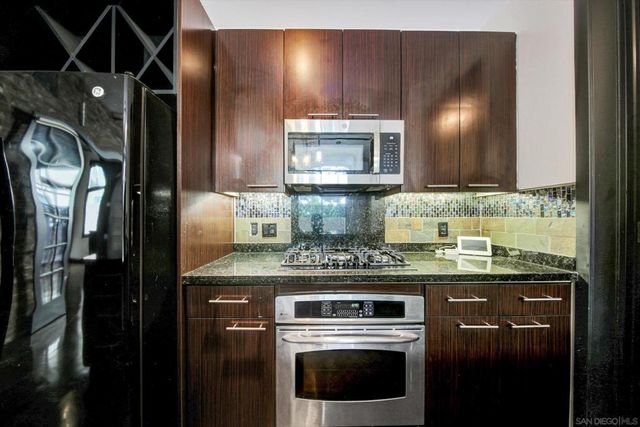 1050 Island 211, San Diego, CA 92101