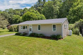 9 Cedarbrook Drive, Dover, NH 03820