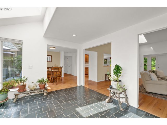 31338 FOX HOLLOW Rd, Eugene, OR 97405