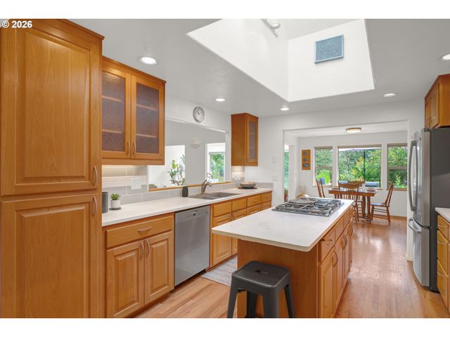 31338 FOX HOLLOW Rd, Eugene, OR 97405