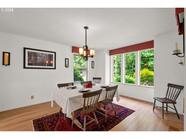 31338 FOX HOLLOW Rd, Eugene, OR 97405