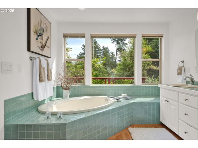 31338 FOX HOLLOW Rd, Eugene, OR 97405