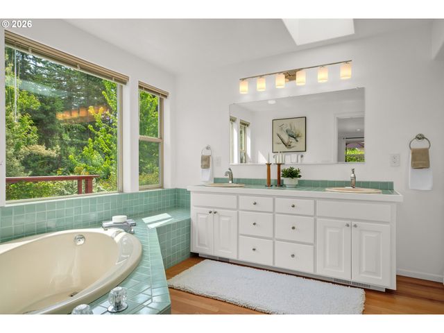 31338 FOX HOLLOW Rd, Eugene, OR 97405
