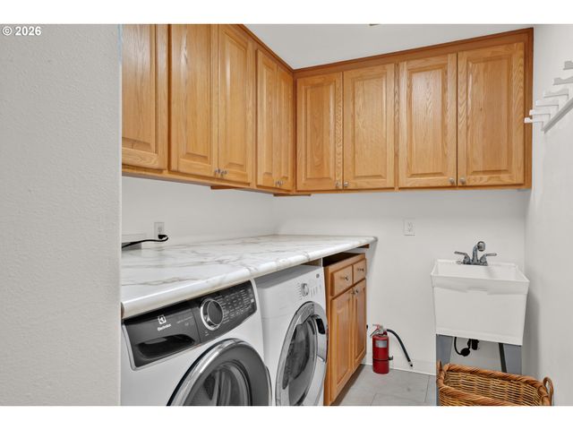 31338 FOX HOLLOW Rd, Eugene, OR 97405