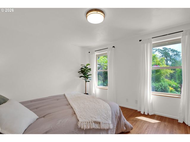 31338 FOX HOLLOW Rd, Eugene, OR 97405