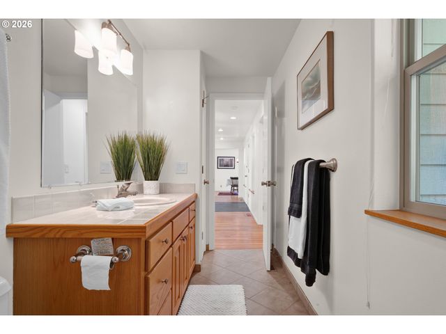 31338 FOX HOLLOW Rd, Eugene, OR 97405