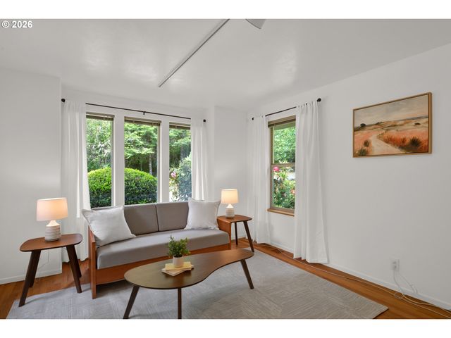 31338 FOX HOLLOW Rd, Eugene, OR 97405