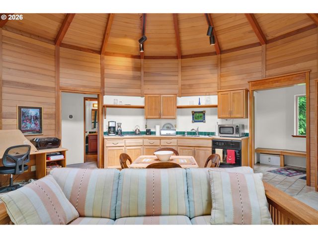 31338 FOX HOLLOW Rd, Eugene, OR 97405