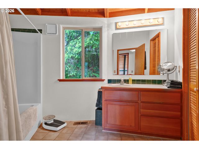 31338 FOX HOLLOW Rd, Eugene, OR 97405