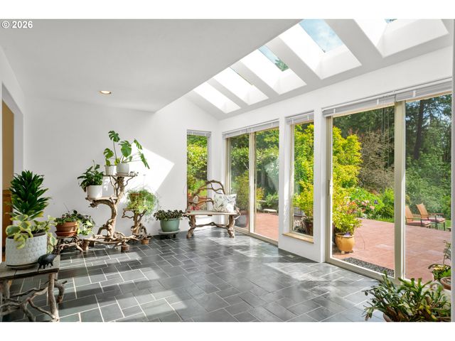 31338 FOX HOLLOW Rd, Eugene, OR 97405