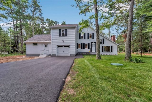 3 Viber Ln 1, Falmouth, MA 02536