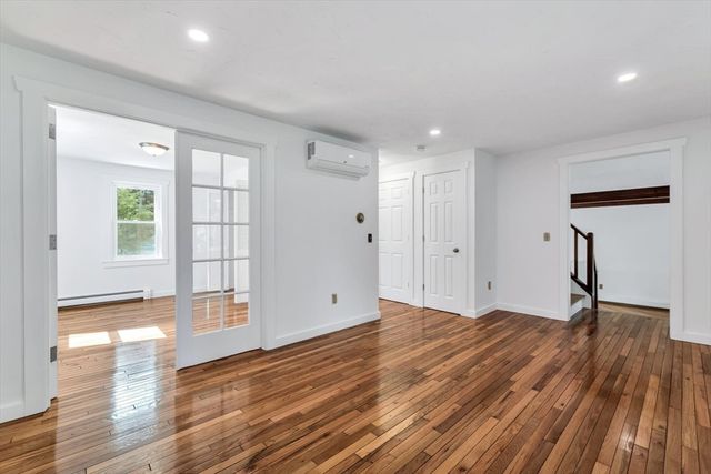 3 Viber Ln 1, Falmouth, MA 02536