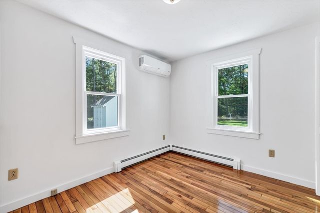 3 Viber Ln 1, Falmouth, MA 02536