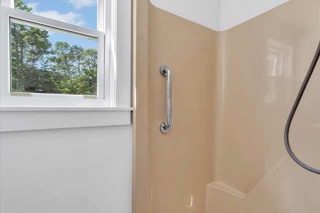 3 Viber Ln 1, Falmouth, MA 02536