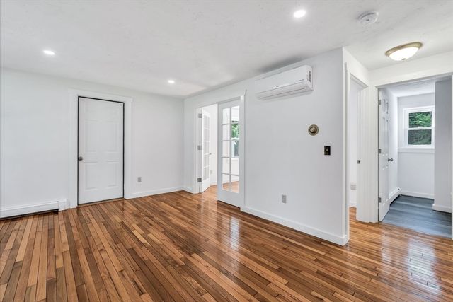3 Viber Ln 1, Falmouth, MA 02536