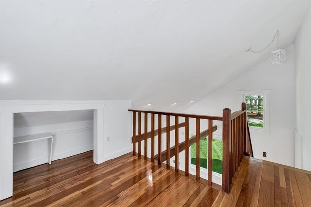 3 Viber Ln 1, Falmouth, MA 02536