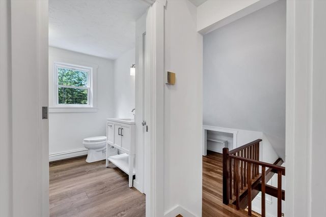 3 Viber Ln 1, Falmouth, MA 02536