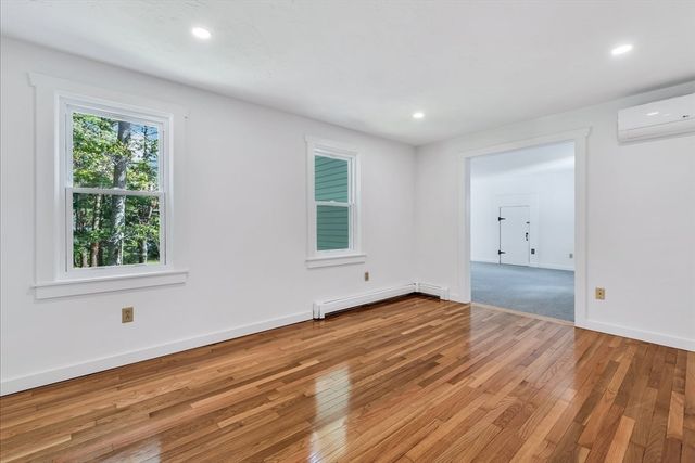 3 Viber Ln 1, Falmouth, MA 02536