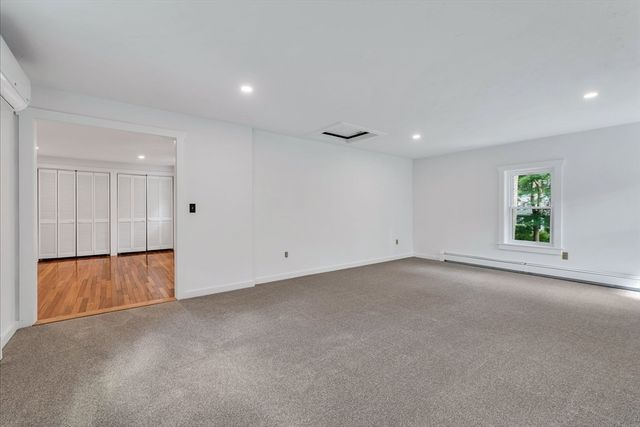 3 Viber Ln 1, Falmouth, MA 02536