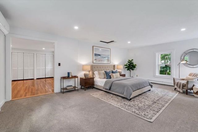 3 Viber Ln 1, Falmouth, MA 02536