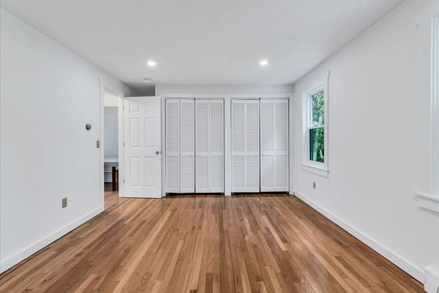 3 Viber Ln 1, Falmouth, MA 02536