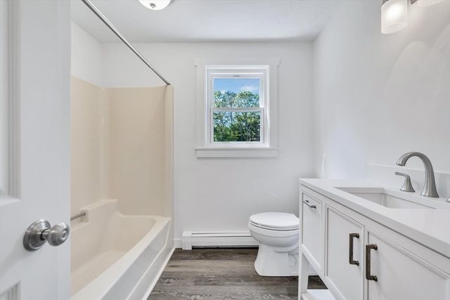 3 Viber Ln 1, Falmouth, MA 02536