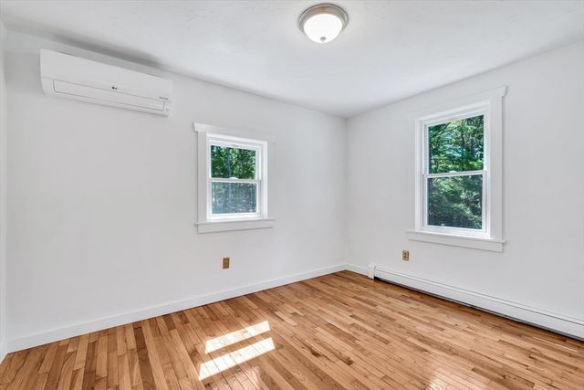 3 Viber Ln 1, Falmouth, MA 02536