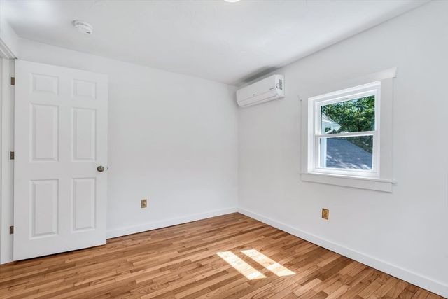 3 Viber Ln 1, Falmouth, MA 02536